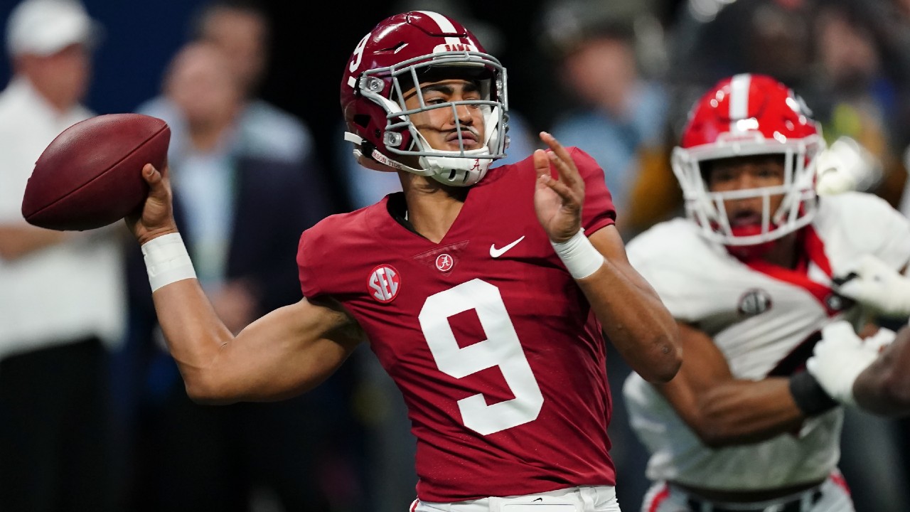 Mac Jones reacts to Alabama QB Bryce Young winning the Heisman Trophy -  Pats Pulpit