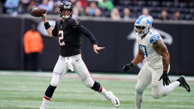 Oluokun's last-minute pick saves Falcons' win over Lions