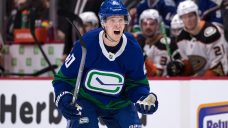 Canucks&#8217; Elias Pettersson finding confidence in new role after early struggles