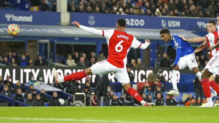 Everton's Demarai Gray, second right, takes a shot at goal during the Premier League soccer match between Everton and Arsenal at Goodison Park in Liverpool, England, Monday Dec. 6. 2021, 2021. (AP Photo/Jon Super)