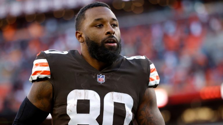 Cleveland Browns wide receiver Jarvis Landry jogs off of the field. (Kirk Irwin/AP).