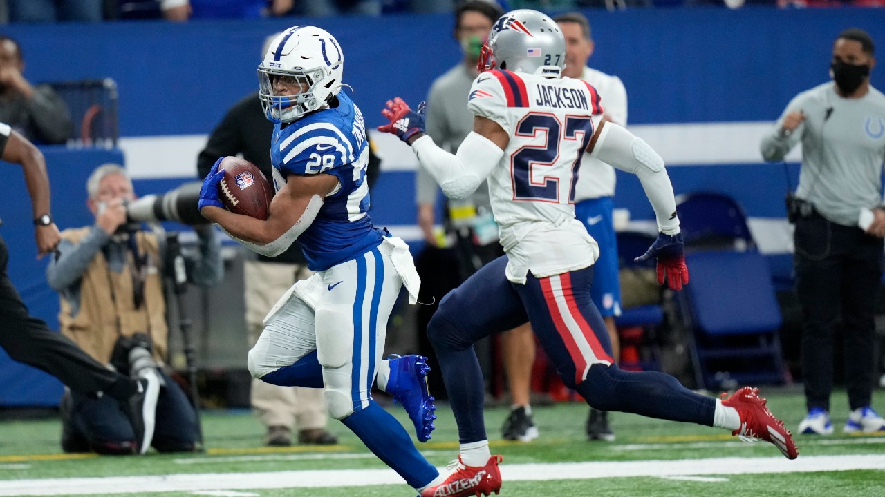 Taylor helps Colts turn table on Patriots with 27-17 victory