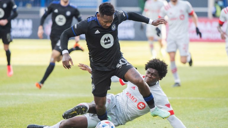 CF Montreal's Romell Quioto (30) breaks away from Toronto FC's Julian Dunn during first half Canadian Championship soccer action in Montreal, Sunday, November 21, 2021 (Graham Hughes/CP).