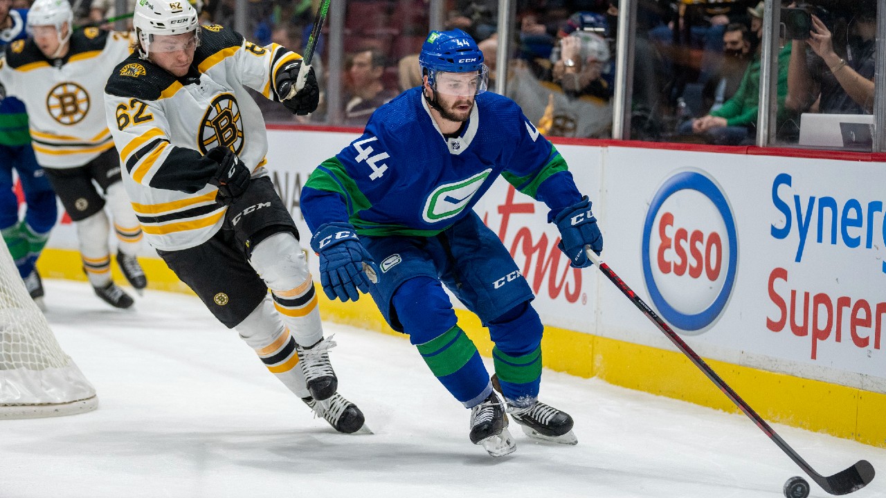 Kyle Burroughs leaves Canucks and signs three-year deal in free