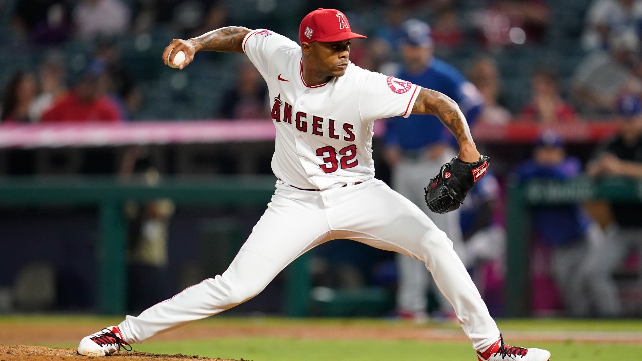 Braves acquire closer Raisel Iglesias from Angels