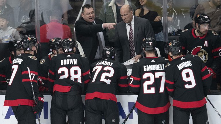 Ottawa Senators head coach DJ Smith, top left, gives instructions to his players in the third period of an NHL hockey game against the Los Angeles Kings. (Kyusung Gong/AP)