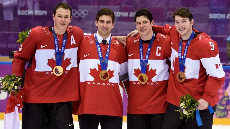 Men's hockey gold medallists Jonathan Toews, left to right, John Tavares, Sidney Crosby and Matt Duchene pose with their medals after beating Sweden 3-0 in the gold medal final at the Sochi Winter Olympics Sunday, February 23, 2014 in Sochi. (Paul Chiasson/CP)