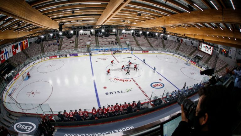 The International Ice Hockey Federation will reportedly cancel all of its January events amid rising COVID-19 cases around the world, meaning the women's under-18 tournament will not be played for a second consecutive year. (Jeff McIntosh/CP)