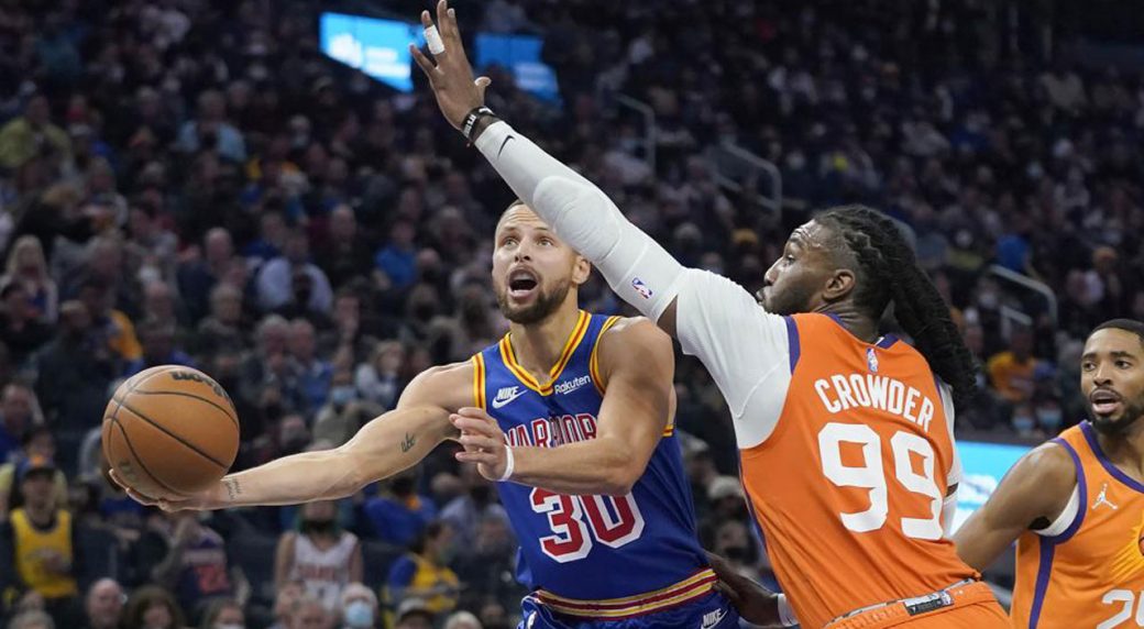 Warriors end Suns' 18-game streak as Curry bounces back with 23 points