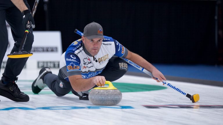 Darren Moulding shoots a stone during the Masters on Friday, Oct. 22, 2021, in Oakville, Ont. (Anil Mungal)