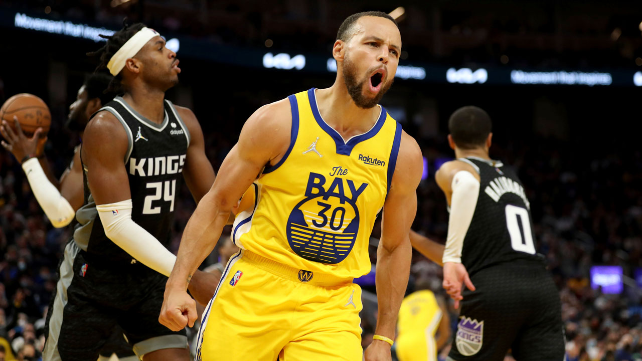 Warriors defeat Knicks in Stephen Curry's record-breaking night at