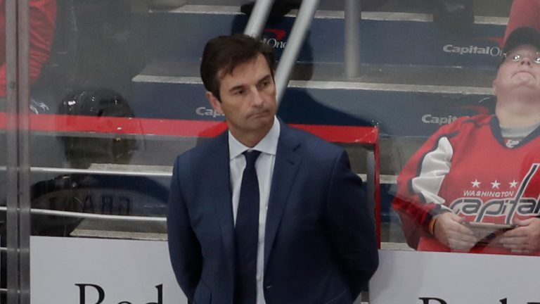 Anaheim Ducks head coach Dallas Eakins, top centre, looks on from the bench during the second period of an NHL hockey game against the Washington Capitals, Monday, Dec. 6, 2021, in Washington. (Luis M. Alvarez/AP) 