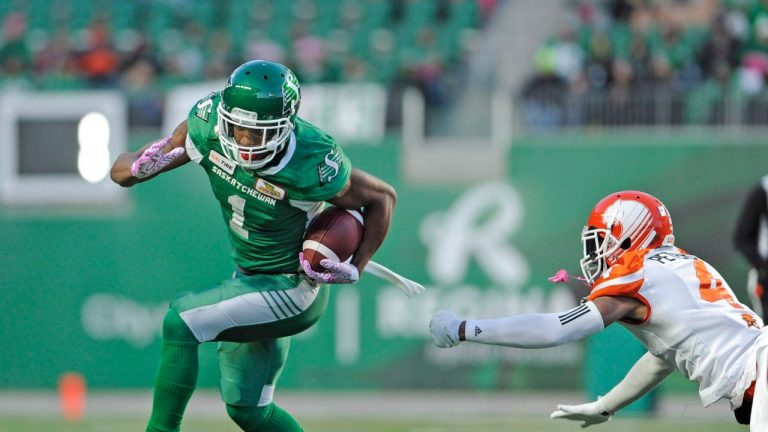 Saskatchewan Roughriders wide receiver Shaq Evans eludes B.C. Lions defensive back Garry Peters during first half CFL action at Mosaic Stadium in Regina on Saturday, Oct. 27, 2018. (Mark Taylor/THE CANADIAN PRESS) 
