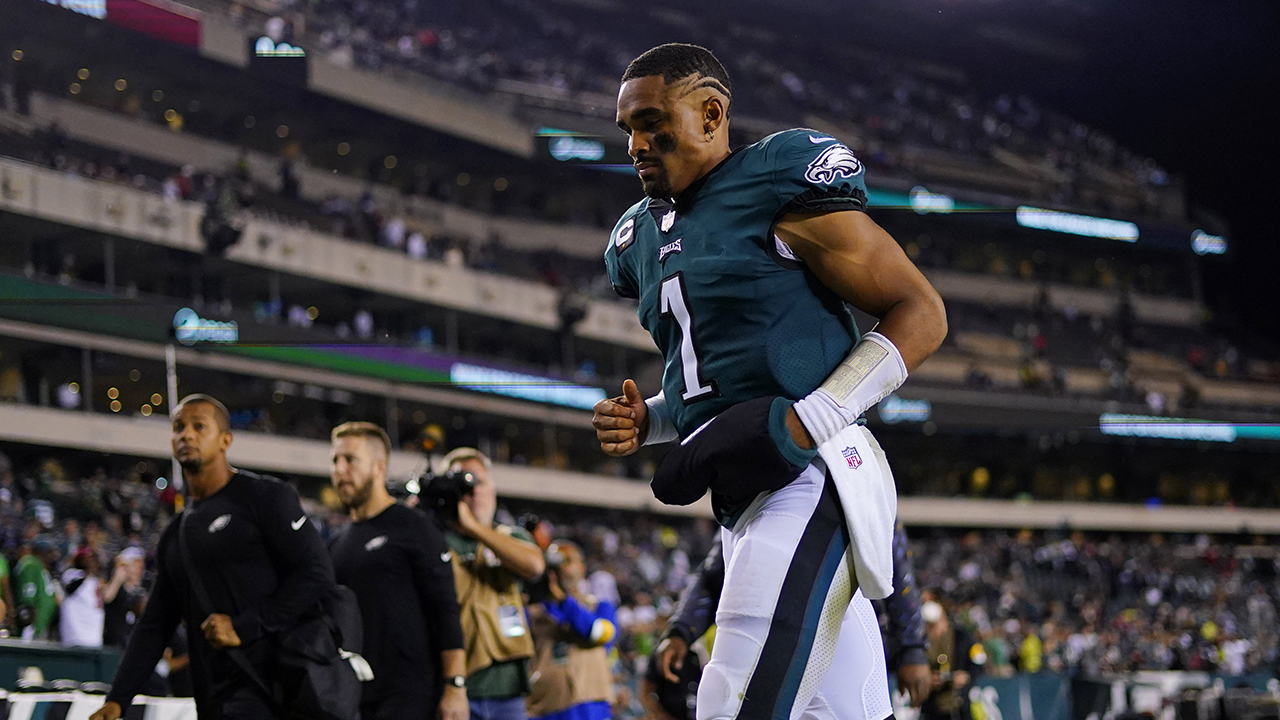 Eagles' Jalen Hurts avoids injury as railing collapses, fans fall