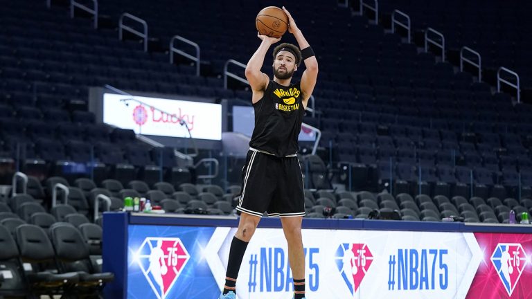 Injured Golden State Warriors guard Klay Thompson shoots before the team's NBA basketball game against the Portland Trail Blazers. (Jeff Chiu/AP)