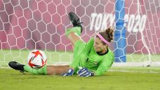 Celebration tour a sendoff for veteran Canadian goalkeeper Stephanie Labbe