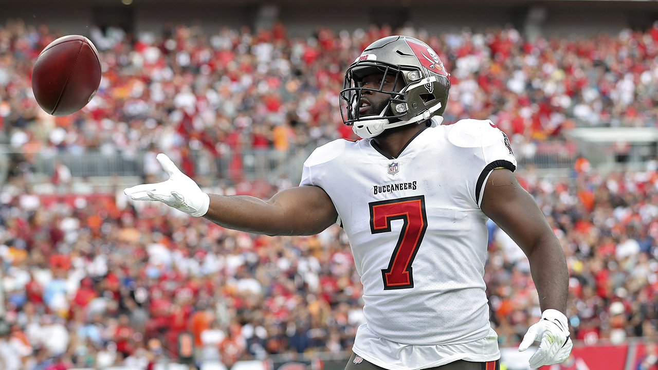 Leonard Fournette re-signs with Buccaneers after visiting Patriots