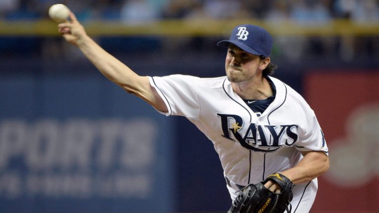 Tampa Bay Rays pitcher Brandon Gomes throws a delivers to home plate during the fifth inning of a baseball game against the Toronto Blue Jays in St. Petersburg, Fla., Saturday, April 25, 2015. (Phelan M. Ebenhack/AP)