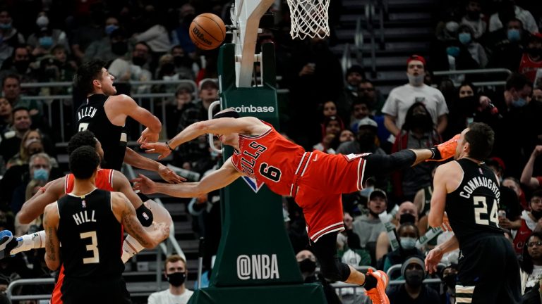 Milwaukee Bucks' Grayson Allen fouls Chicago Bulls' Alex Caruso during the second half of an NBA basketball game Friday, Jan. 21, 2022, in Milwaukee. The Bucks won 94-90. (Morry Gash/AP) 