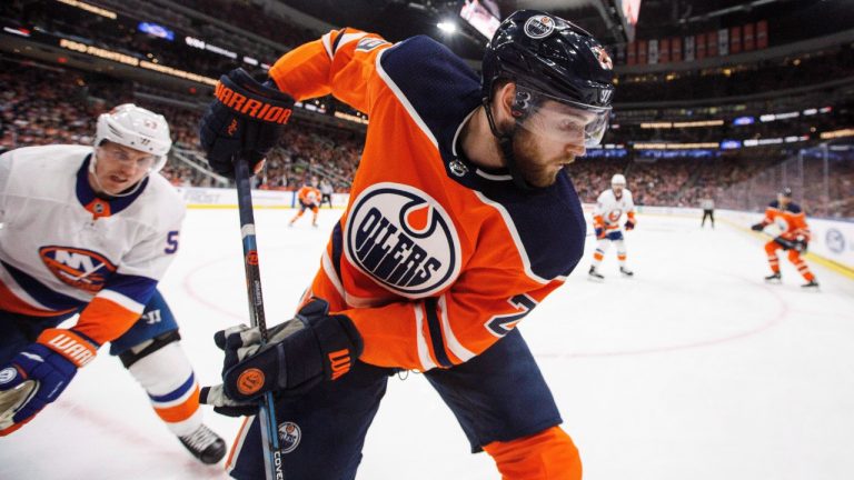 New York Islanders' Casey Cizikas (53) chases Edmonton Oilers' Leon Draisaitl (29) during second period NHL action in Edmonton, Alta., on Thursday March 8, 2018. (Jason Franson/CP)