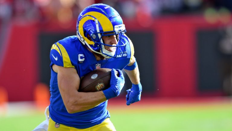 Los Angeles Rams wide receiver Cooper Kupp (10) scores on a 70-yaard touchdown reception during the first half of an NFL divisional round playoff football game against the Tampa Bay Buccaneers Sunday, Jan. 23, 2022, in Tampa, Fla. (Jason Behnken/AP)