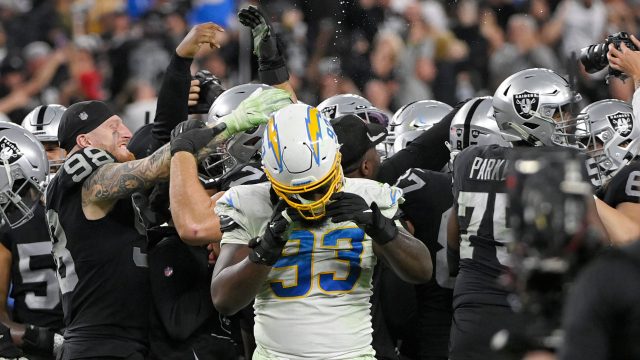 Raiders outlast Chargers in wild regular-season finale - The Washington Post