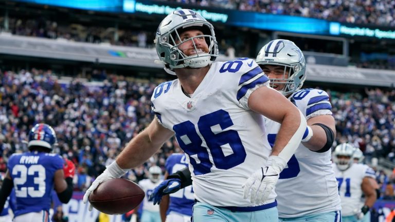 Dallas Cowboys tight end Dalton Schultz (86) celebrates after catching a touchdown pass against the New York Giants during the third quarter of an NFL football game, Sunday, Dec. 19, 2021, in East Rutherford, N.J. (Seth Wenig/AP)