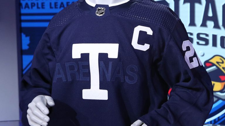 The Toronto Maple Leafs' 2022 Heritage Classic Jersey. (Courtesy @NHL Twitter)