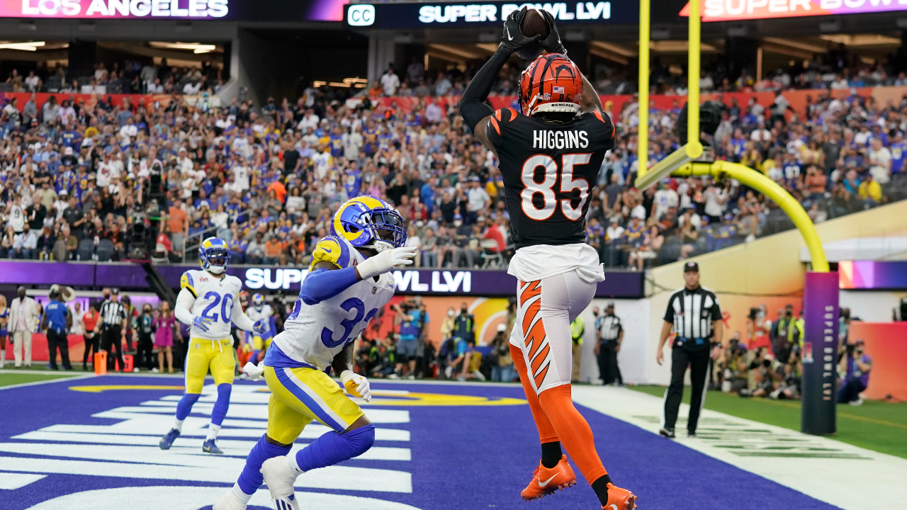 The Bengals take their first lead of the Super Bowl on Joe Burrow's 75-yard  touchdown to Tee Higgins to start the second half