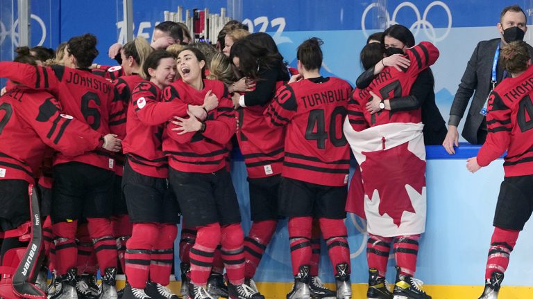 Team Canada celebrates after defeating the United States in women's hockey gold medal game action at the 2022 Winter Olympics in Beijing. (Ryan Remiorz/CP)