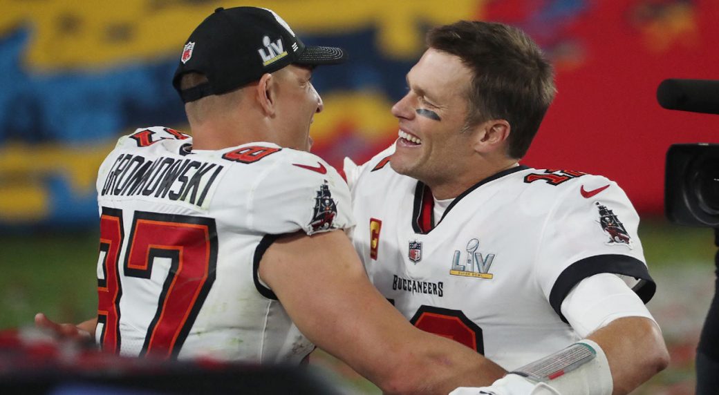 Patriots congratulate Bucs' Tom Brady, Rob Gronkowski for winning