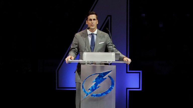 Former Tampa Bay Lightning centre Vincent Lecavalier speaks to fans during his jersey retirement ceremony before an NHL hockey game against the Los Angeles Kings, Saturday, Feb. 10, 2018, in Tampa, Fla. (Chris O'Meara/AP)