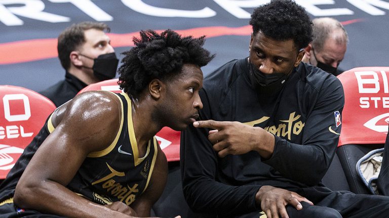 Veteran forward Thaddeus Young (right) talks to OG Anunoby on the Toronto Raptors bench during a game. (Chris Young/CP)