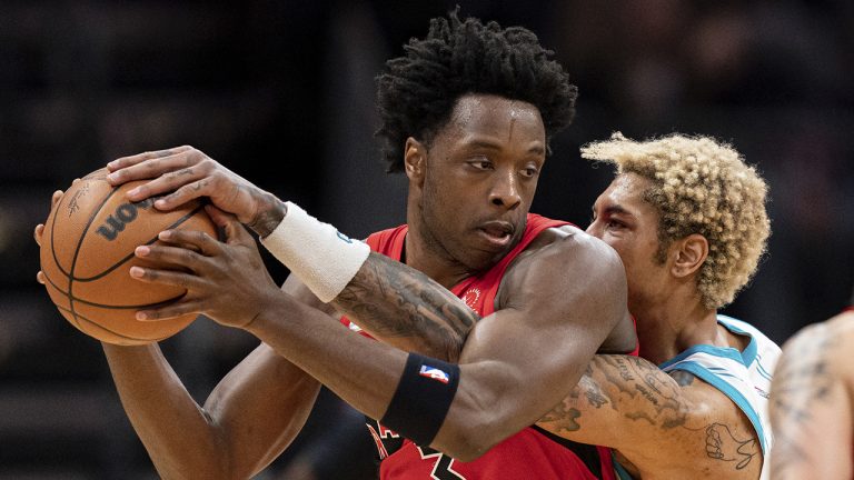 Charlotte Hornets guard Kelly Oubre Jr., right, knocks the ball away from Toronto Raptors forward OG Anunoby, left, during the first half of an NBA basketball game. (Jacob Kupferman/AP)