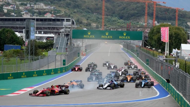 Drivers take the start during the 2021 Russian Formula One Grand Prix at the Sochi Autodrom circuit. (Sergei Grits/AP)