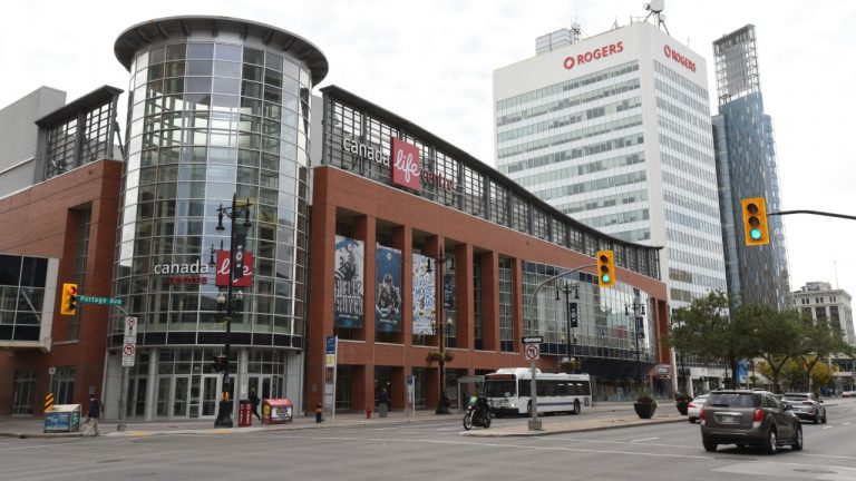 Traffic on Portage Avenue flows past the Canada Life Centre, home arena for the NHL Winnipeg Jets and the AHL Manitioba Moose, as well as the Rogers building, and Manitoba Hydro building in Winnipeg, Manitoba on September 23, 2021. (Don Denton/CP)