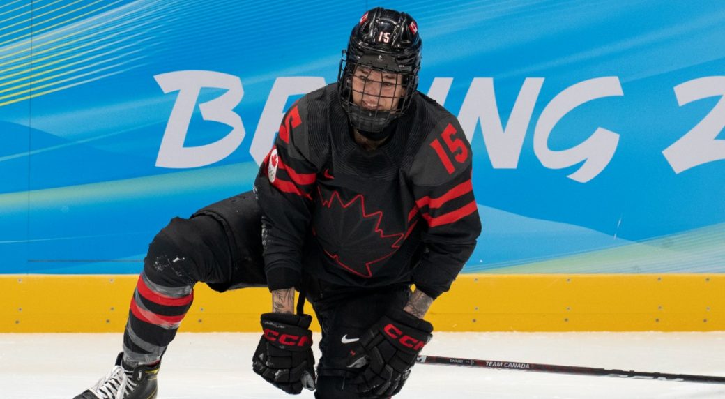 Why is Mélodie Daoust not playing for Canada at the 2022 IIHF