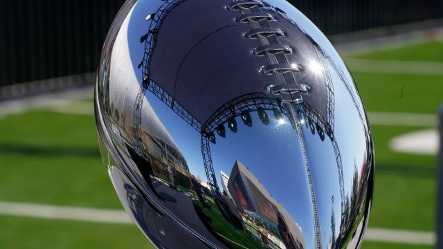 Billie Jean King Kicks Off Super Bowl 2022 with Honorary Coin Toss