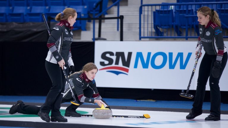 Isabella Wrana shoots a stone during the 2021 Masters in Oakville, Ont. (Anil Mungal)