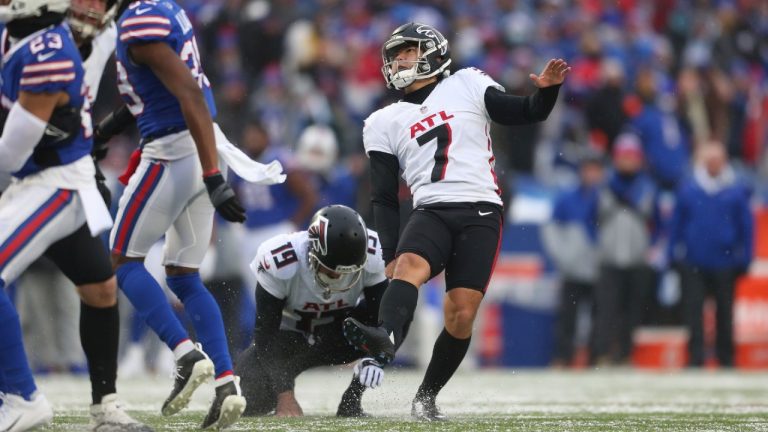 Atlanta Falcons kicker Younghoe Koo (7). (Joshua Bessex/AP)