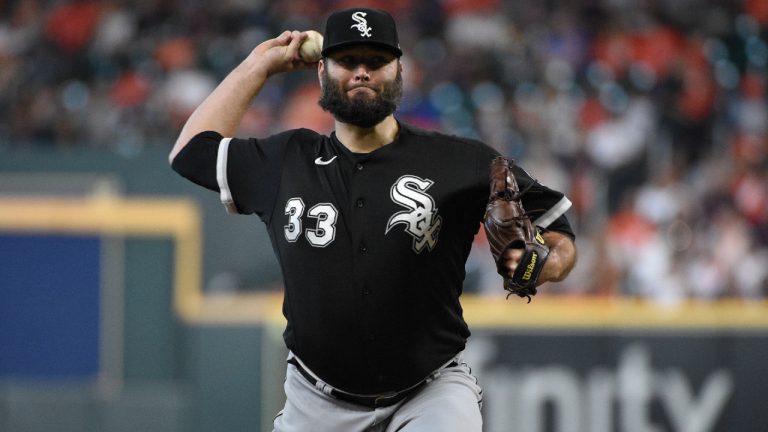 Chicago White Sox starting pitcher Lance Lynn throws a pitch. (Eric Christian Smith/AP)