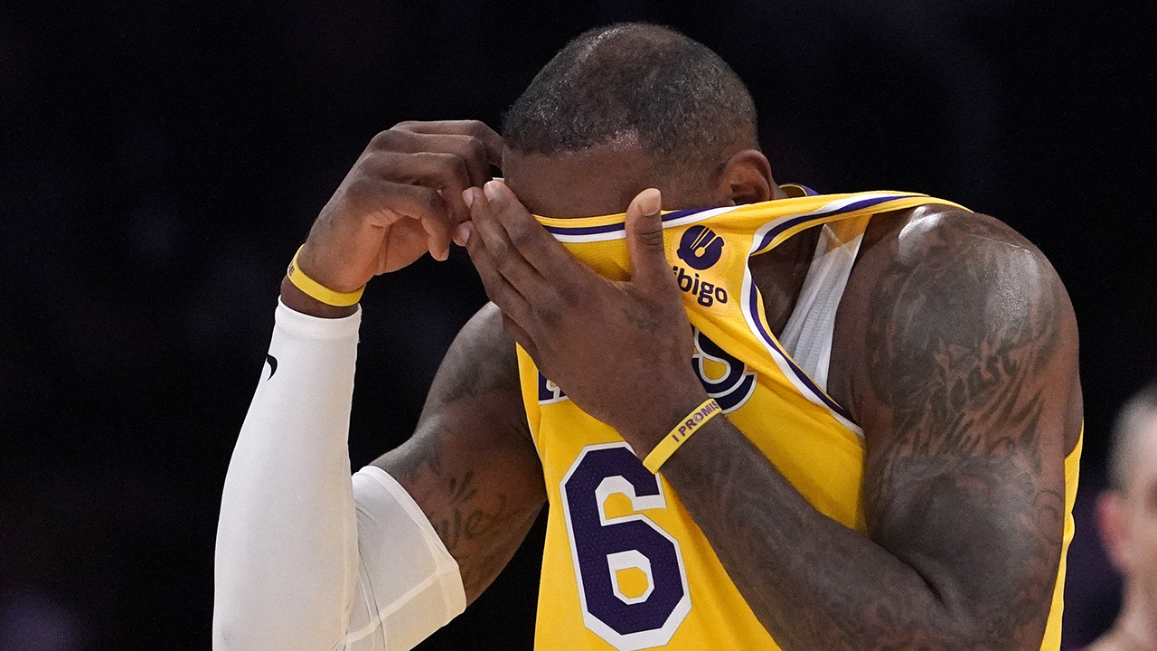 L.A. Lakers, Carmelo Anthony fail to make NBA playoffs: 'We can't make  excuses' 