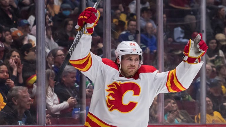 The Calgary Flames' Elias Lindholm is a finalist for this season's Frank J. Selke Trophy as the league's best defensive forward. (Darryl Dyck/CP)