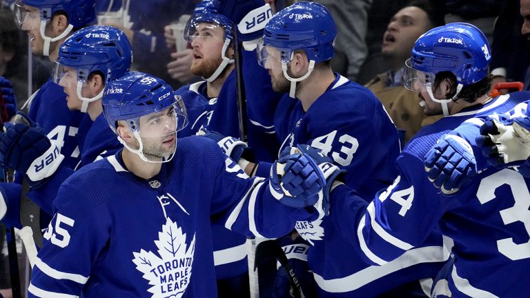 Toronto Maple Leafs defenceman Mark Giordano (55) celebrates his goal with the bench during first period NHL hockey action. (Frank Gunn/CP)