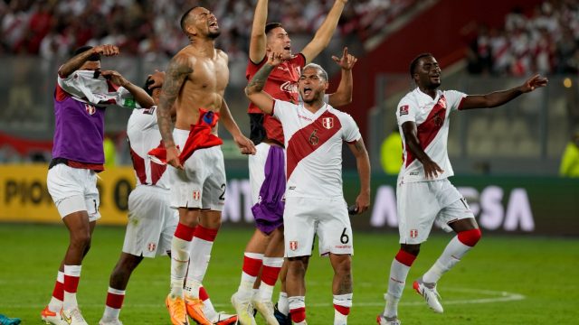 Peru seal World Cup playoff berth with 2-0 win over Paraguay