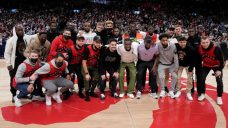 Canadian men&#8217;s soccer team earns standing ovation during Raptors game