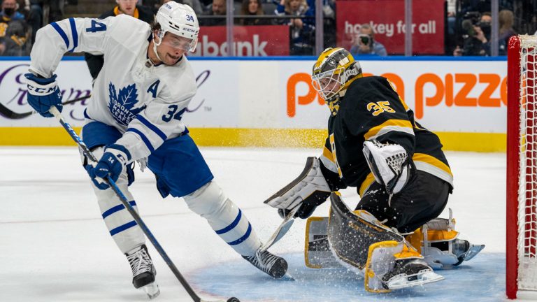 Toronto Maple Leafs centre Auston Matthews (34) scores on Boston Bruins goaltender Linus Ullmark (35) during second period NHL action. (Frank Gunn/CP)