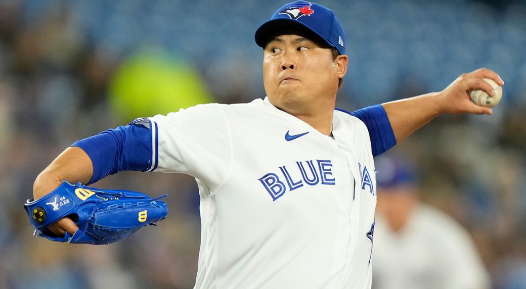 Toronto Blue Jays' Hyun Jin Ryu pitches to the Tampa Bay Rays