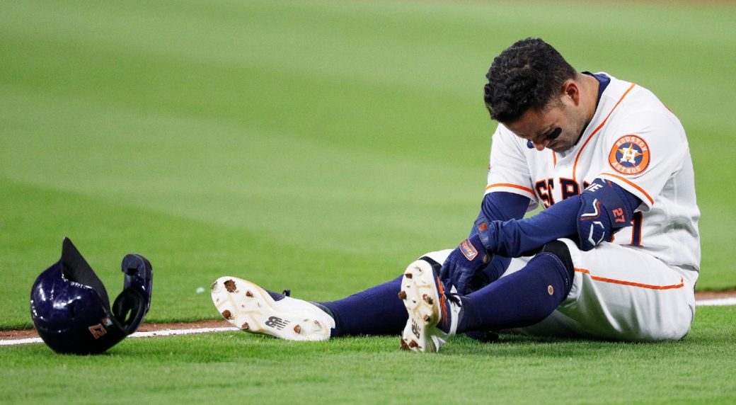 Houston Astros' Jose Altuve has broken right thumb, needs surgery – Houston  Public Media