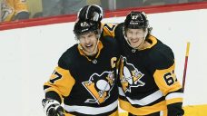 Crosby gives Penguins OT win over Predators, reaches 1,400 points